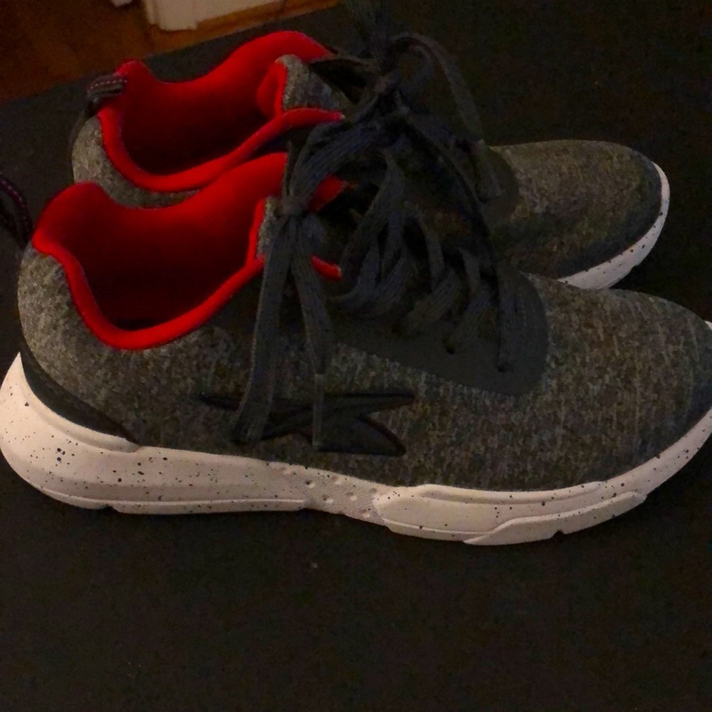 Reebok boys sneakers 3 youth red, black & gray